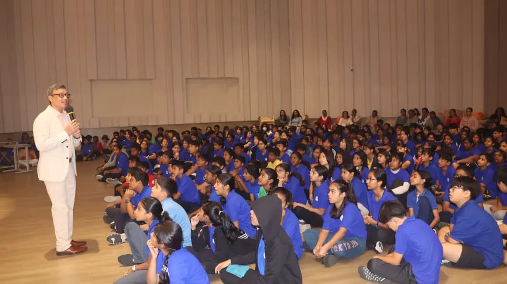 Students at HUS
