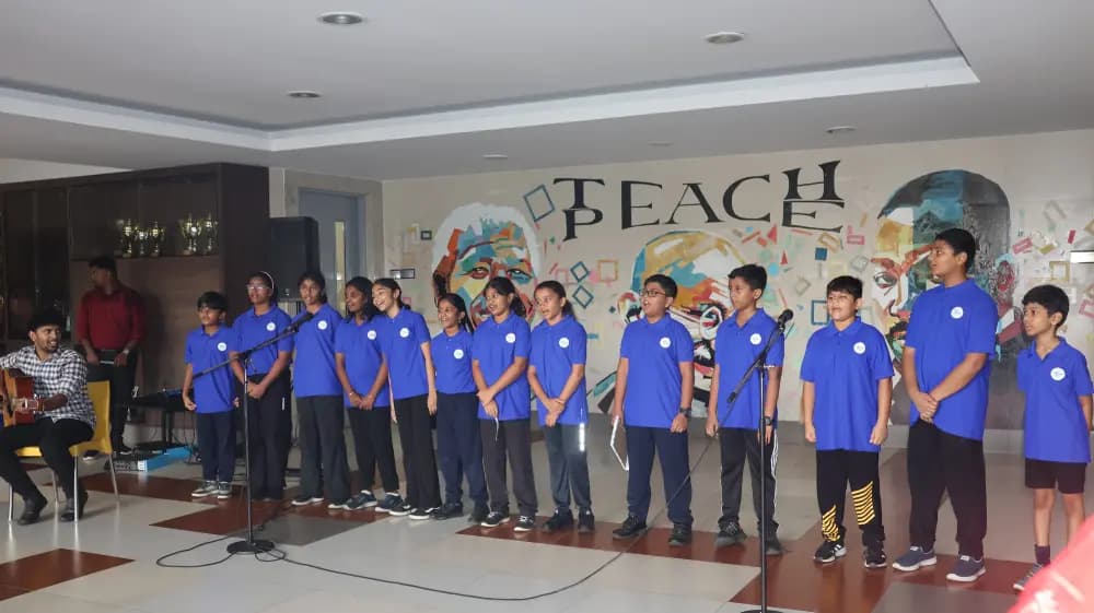 HUS ib school singing event